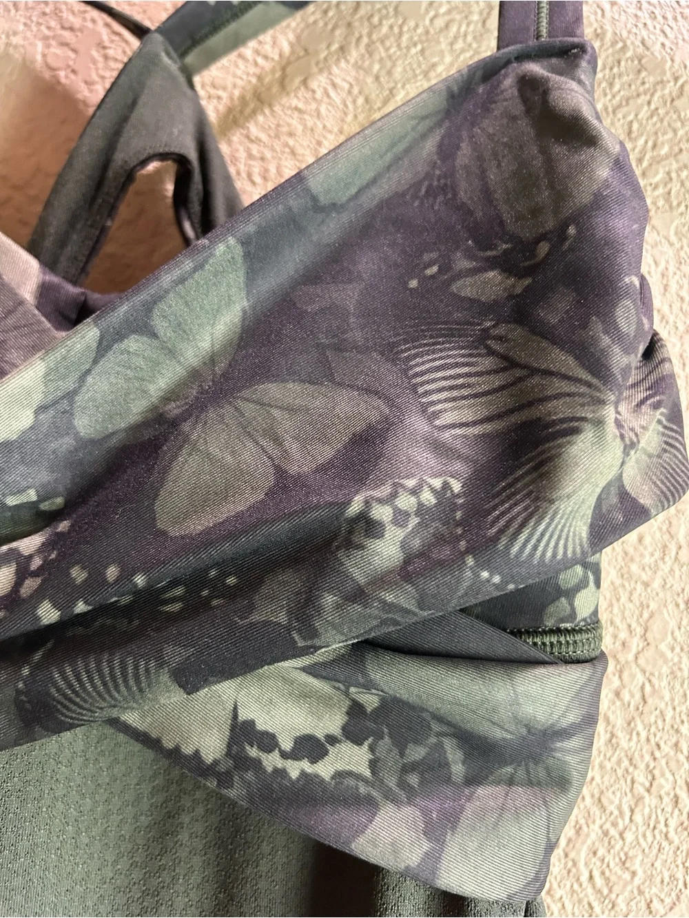 Lululemon Green Butterfly Wrap It Up Tank Top Criss Cross Back 6